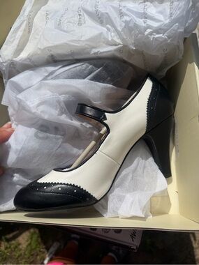 J.Adams Classic Two-Tone Mary Jane Pump - Black & White